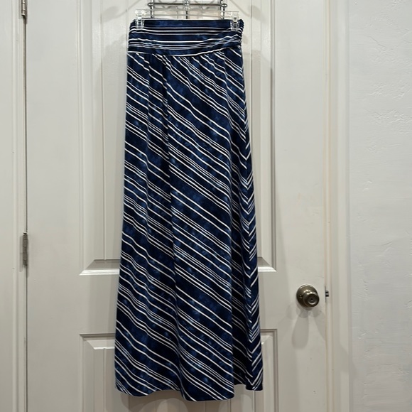 Maurices Maxi Skirt Size M - Picture 1 of 4